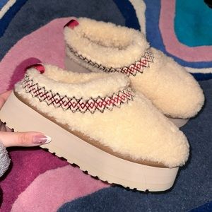 Ugg Tazz Braid size 6 - New, never worn.